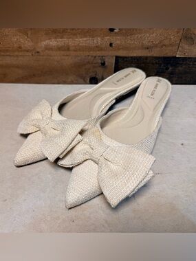 NEW NWOT Anne Klein Women's Ivory Cream Kitten Heel Mules With Bow Size 10 HK